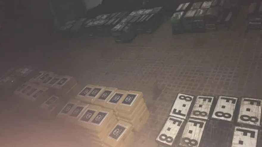 Paquetes decomisados en un operativo del Ministerio Público en un puerto de la ciudad de Colón este lunes 4 de diciembre.