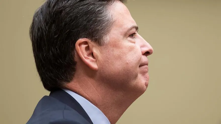 El exdirector del FBI James Comey.
