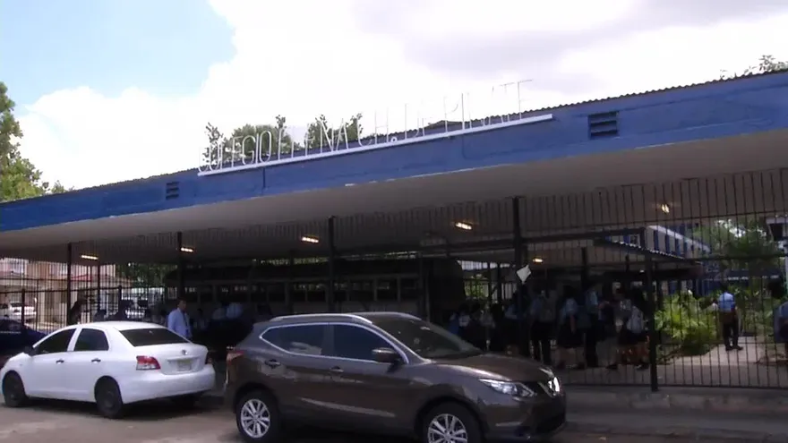 Hombre encapuchado robó a estudiantes en colegio Elena Chávez de Pinate