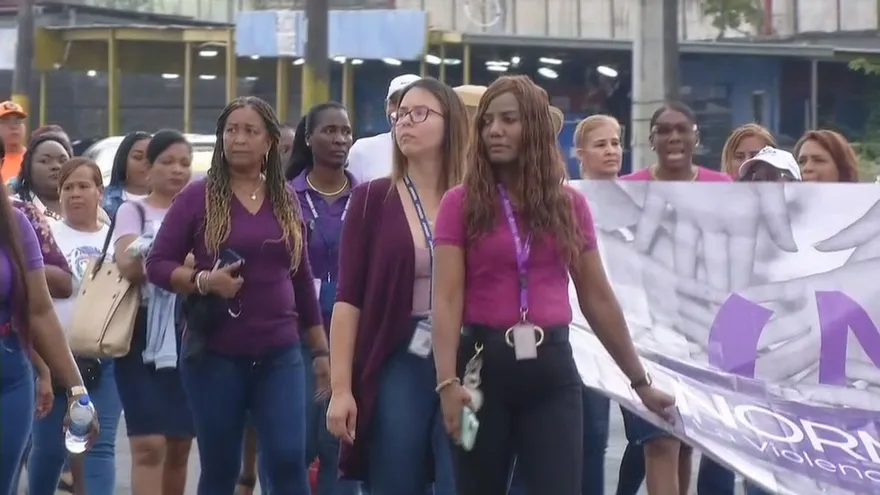 Marcha de mujeres en Colón