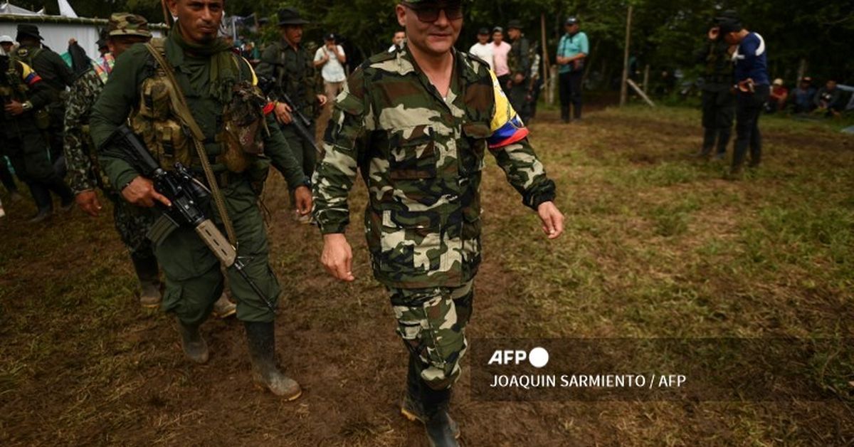 Petro denuncia que guerrillero más buscado de Colombia soborna a oficiales para evadir su captura
