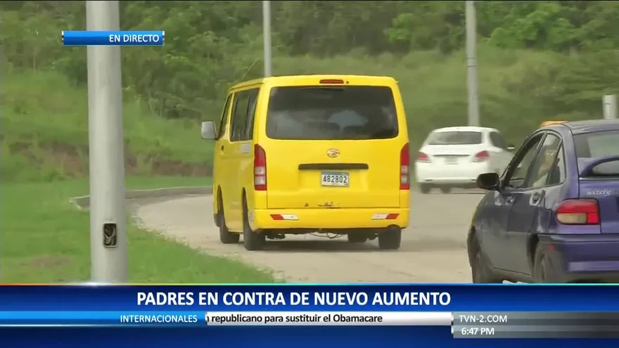 Padres de familia del IJA protestan por aumento de matrícula