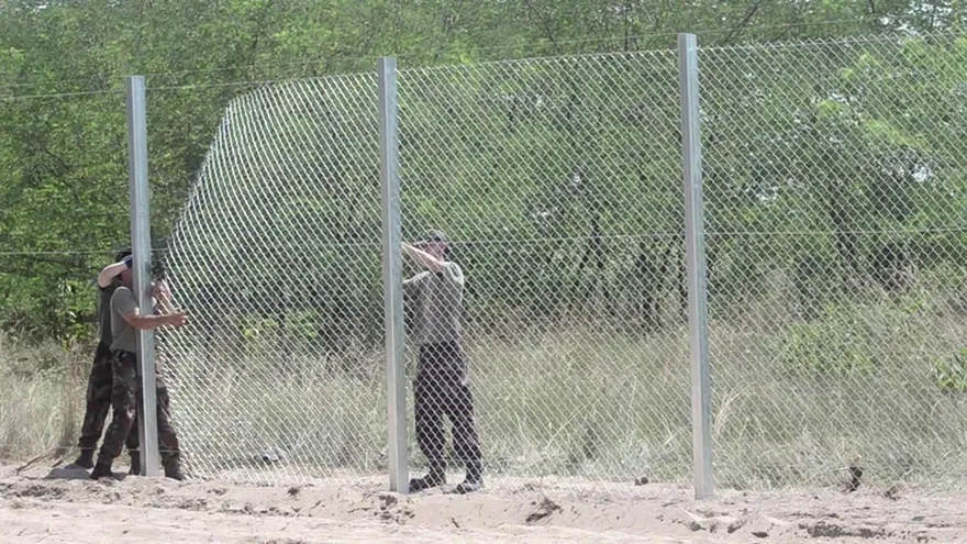 Hungría levanta una valla frente a Serbia