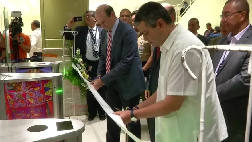 Sistema electrónico permitirá paso expedito a panameños en Aeropuerto de Tocumen