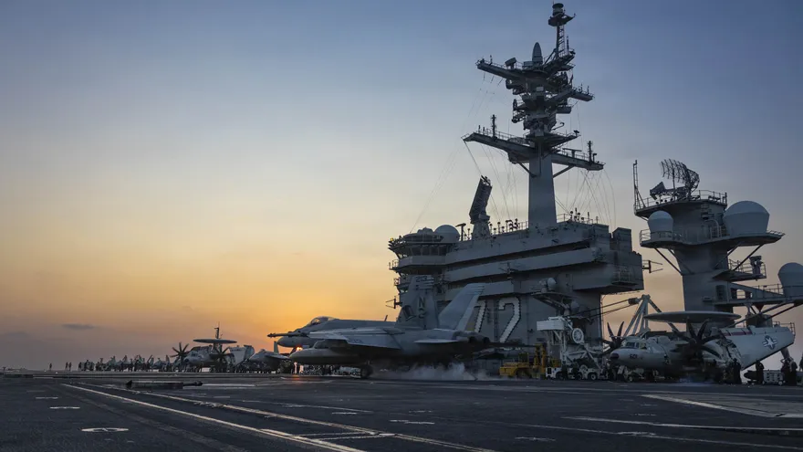 El portaviones estadounidense Abraham Lincoln