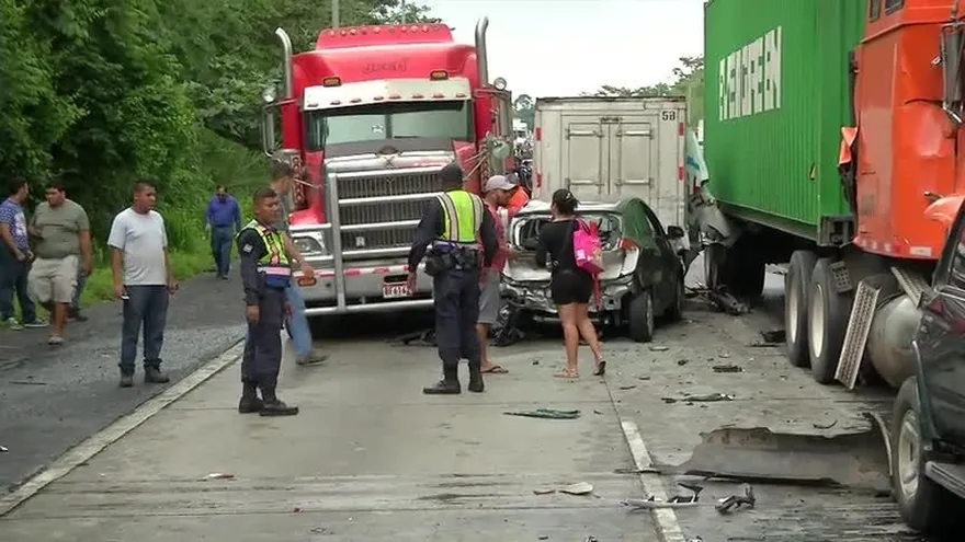 Conductores explican que se salvaron de milagro