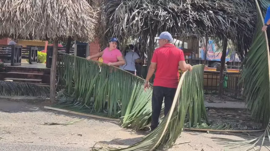 Preparativos para el Festival de la Flor del Espíritu Santo
