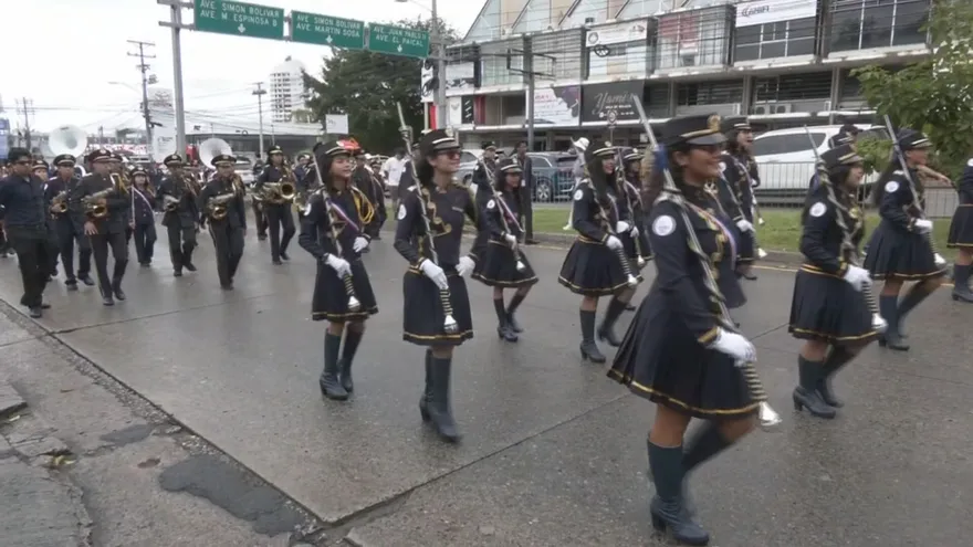 Desfiles del 28 de noviembre reúnen a familias y estudiantes en Betania.