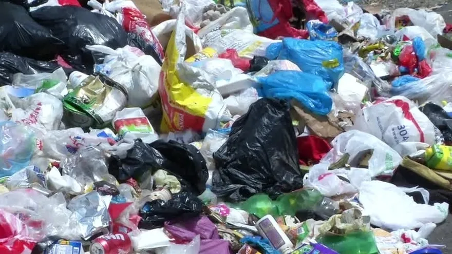 Dos semanas sin recoger la basura en San Joaquín