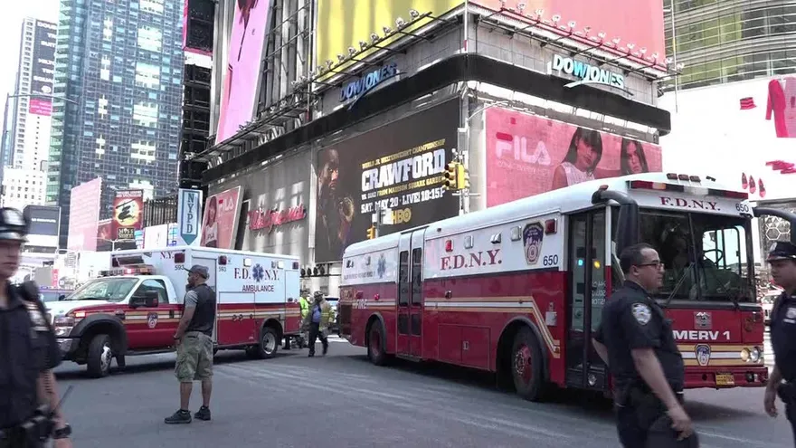 Un muerto y 22 heridos al embestir un auto en Times Square