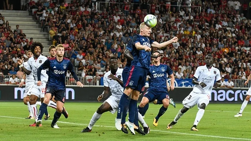 Acción del partido entre el Niza y el Ajax