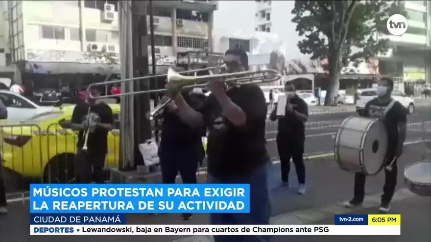Músicos protestan en la Vía España