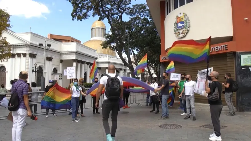 "Casarme es mi derecho": población LGBTI quiere dejar de ser "invisible" en Venezuela