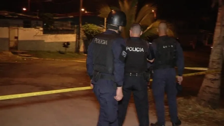 Auto incendiado y una persona asesinada