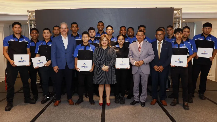 Inadeh gradúa a jóvenes en Mecánica Automotriz