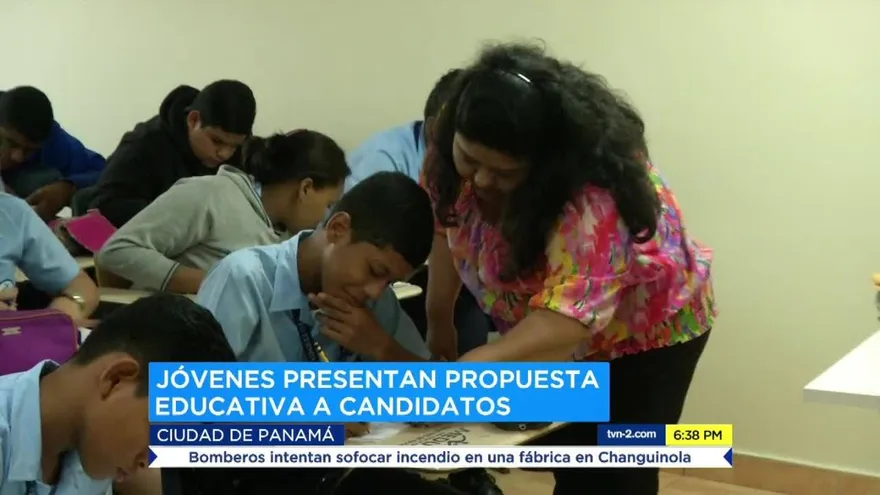 Jóvenes presentan propuesta educativa a candidatos