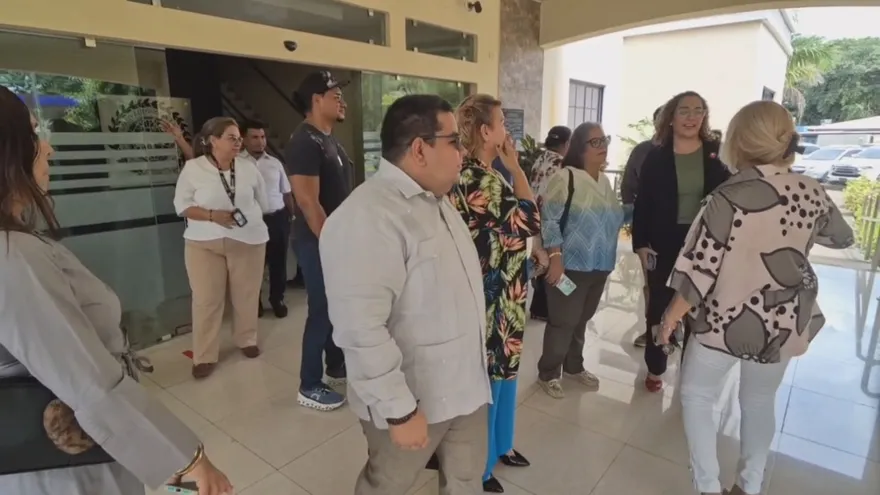 Funcionarios de la Unachi exigen respuestas por descuentos en planilla que no llegan a acreedores