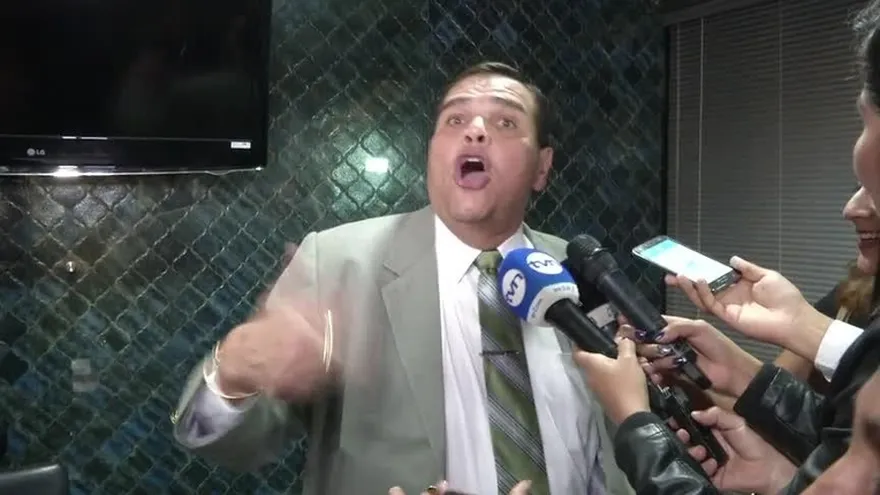 ‘Chello’ Gálvez hace 'berrinche' al ser cuestionado por ausencias en la AN