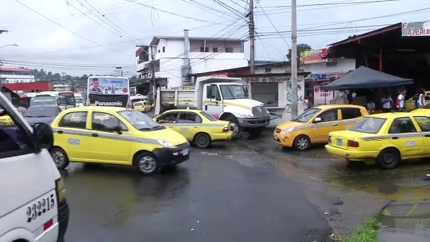 Continúa el problema de aguas negras en Cerro Batea
