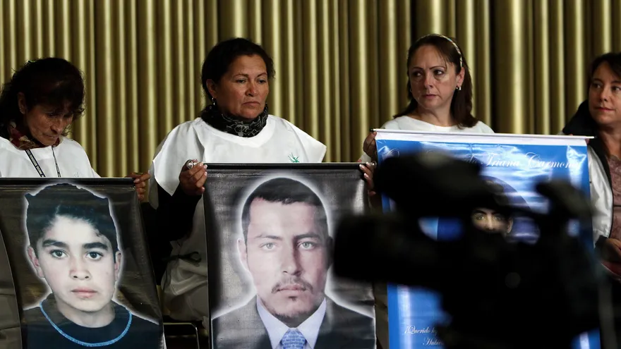 Un grupo de mujeres colombianas, representantes del colectivo "Madres de Soacha", integrado por 21 familias de víctimas de ejecuciones extrajudiciales.