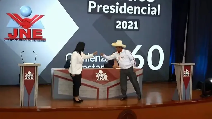 Debate en Perú: Keiko exhibe una piedra, Castillo acusa a fujimorismo de corrupción