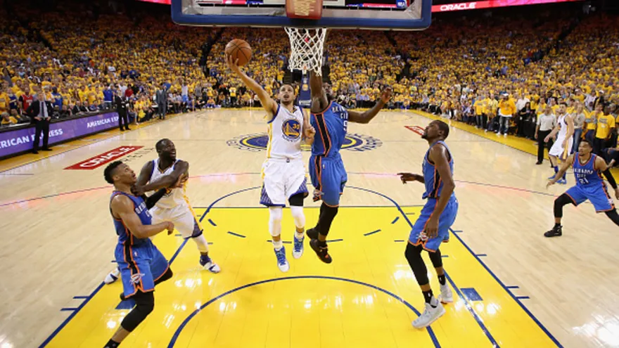 Curry  rompe a los Thunder y mete a los Warriors en las Finales