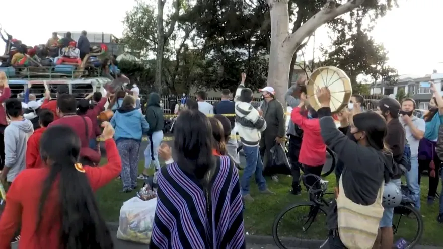 Miles de indígenas colombianos llegan a Bogotá para presionar a Duque