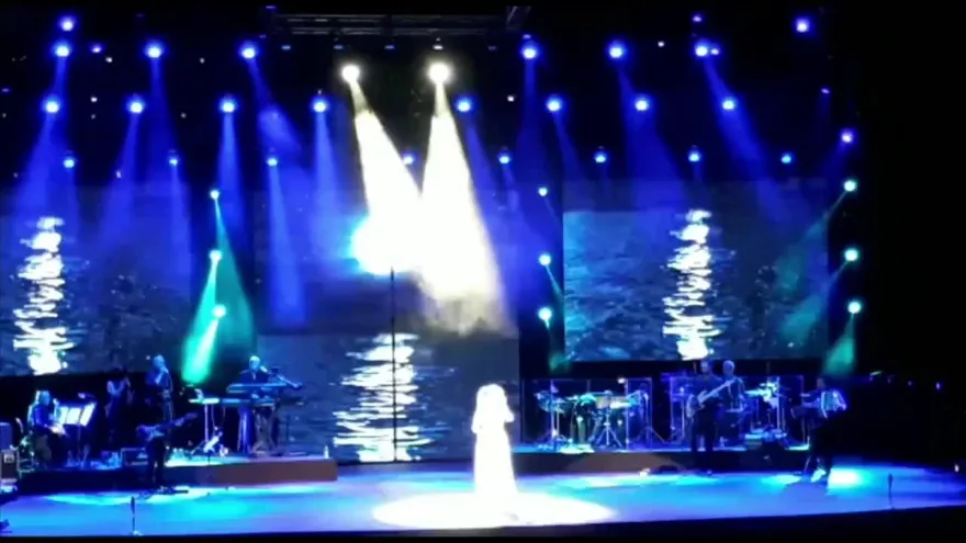 Erika Ender interpretó “Candela”, éxito de Chayanne, del cual fue productora musical en el 2000