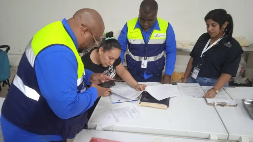 Los inspectores encontraron principalmente ciudadanos de nacionalidad venezolana, colombiana, china, dominicana y costarricense.