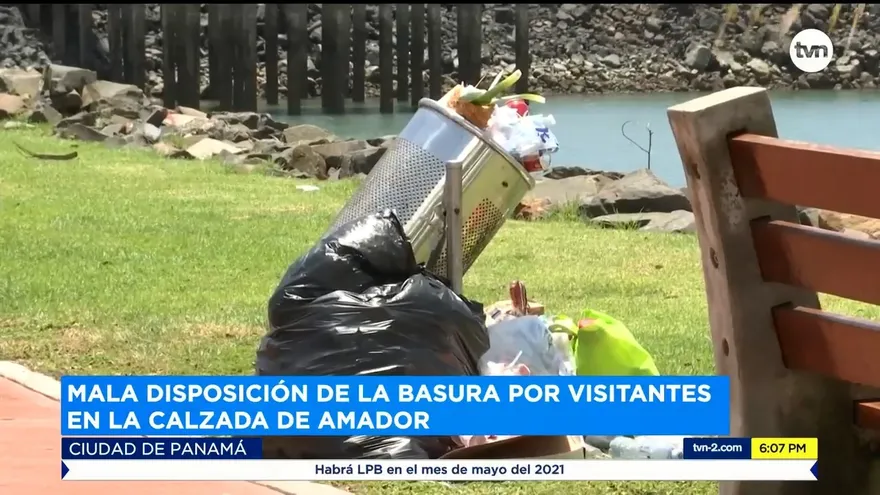 Calzada de Amador amanece repleta de basura