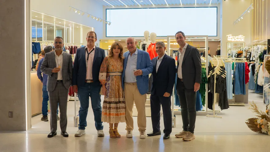 BONAGE ha sido reconocida por su propuesta de moda versátil y contemporánea