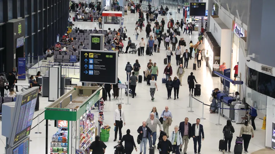 Viajeros en el Aeropuerto Internacional de Tocumen