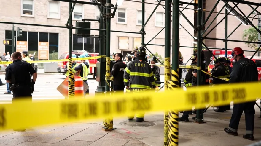 Several New York Streets Closed Due to Structural Failure in Skyscraper
