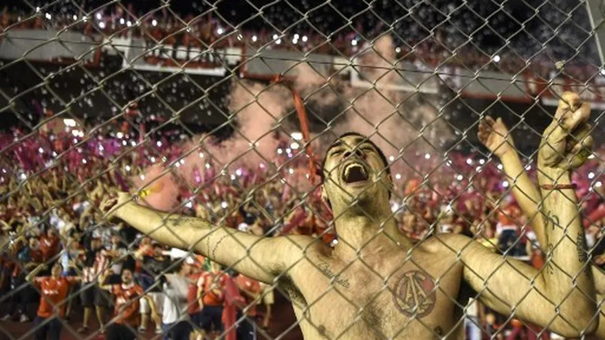 Una marea roja copó Avellaneda para festejar Copa Sudamericana.