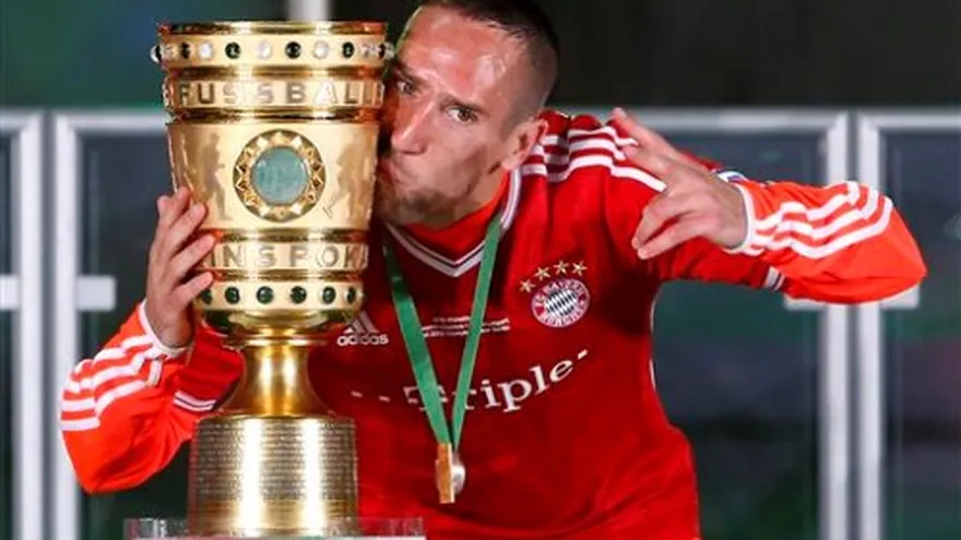 Ribéry y van Buyten renuevan con el Bayern Munich