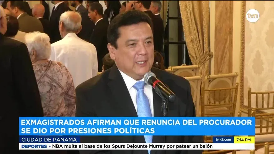 Renuncia de Eduardo Ulloa deja dudas y especulaciones