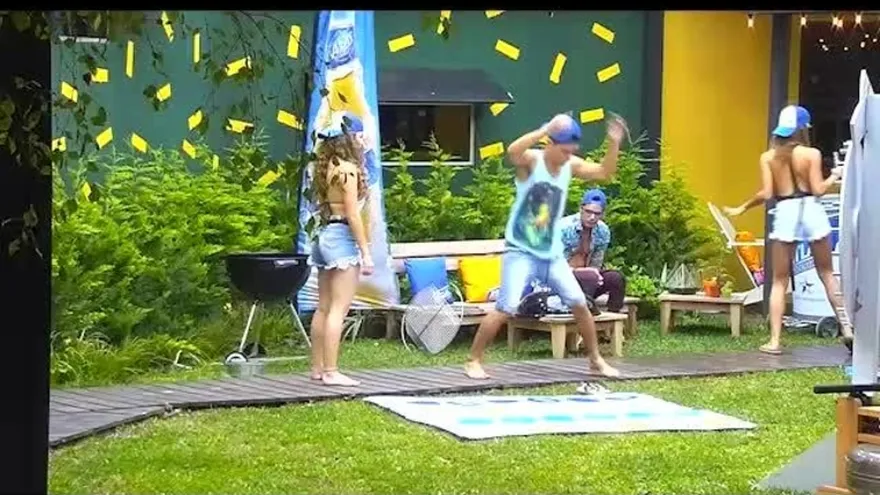 Los chicos jugaron a la ruleta en un domingo de barbacoa