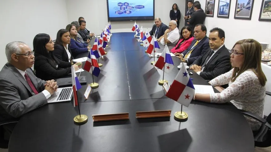 República Dominicana conoce experiencia panameña en auditorías de megaobras