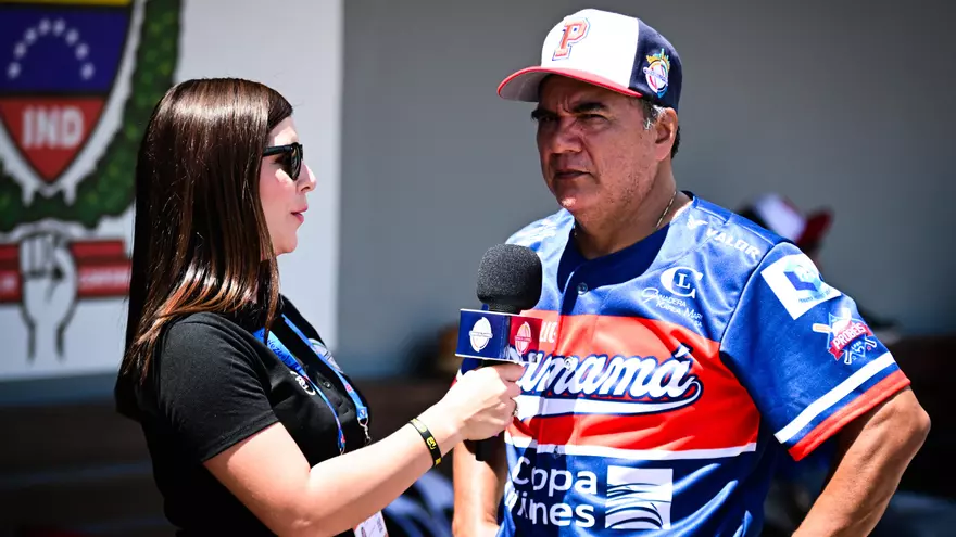 Lauren Flores (d), manager de Panamá en la Serie del Caribe Kids 2025