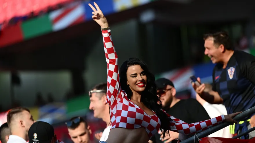 Ivana Knoll aficionada de la selección de Croacia