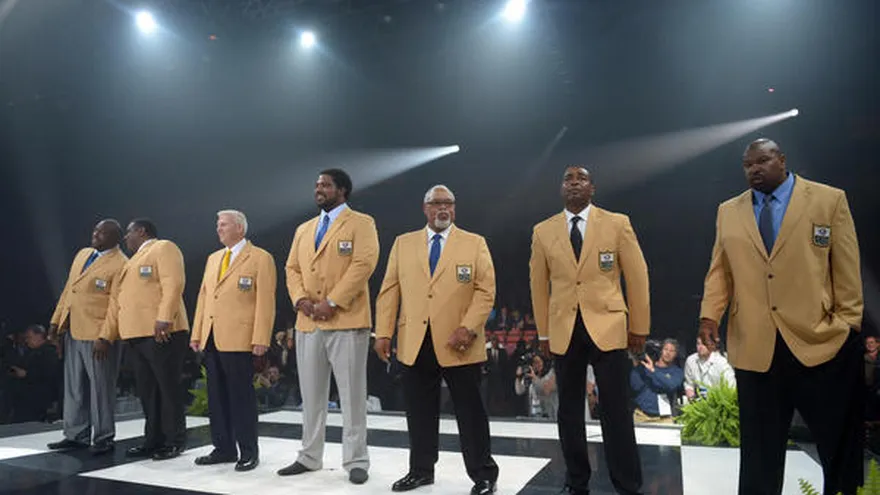 Leyendas del football americano (NFL) exigen protección social