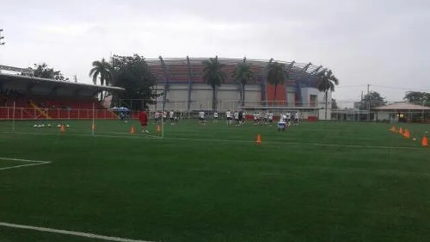 "Sele" practicó a puertas abiertas en el "Cascarita" Tapia