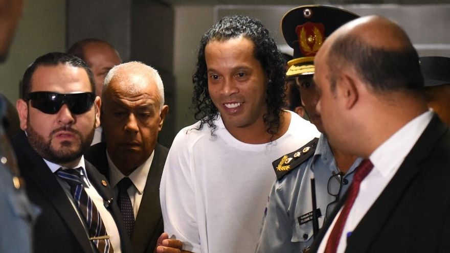 Juez de Paraguay determina que Ronaldinho y su hermano están libres