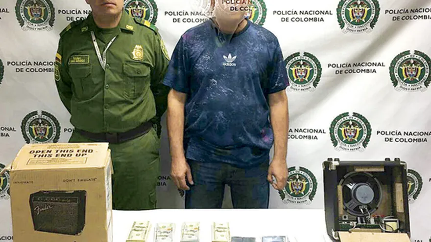 Detienen a hombre con más de 9 mil dólares en su estómago.