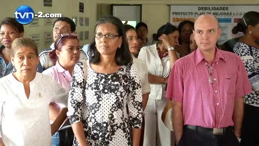 Comunidad educativa de Colegio Moscote protesta por construcción en plantel