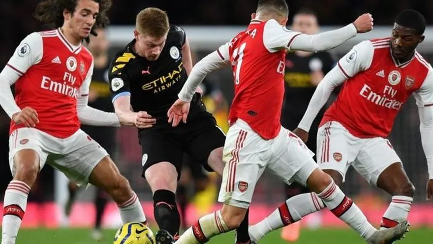 Postergan partido Manchester City-Arsenal por coronavirus