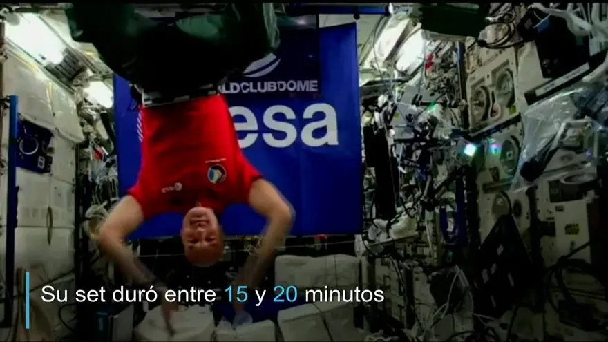 DJ en el espacio