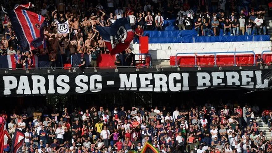 La afición del PSG en el Parque de los Príncipes.