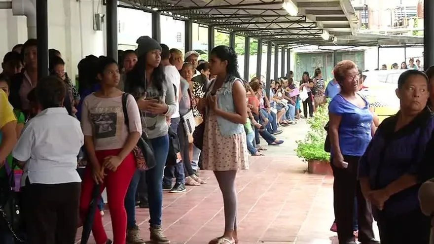 Padres de familia en la comarca Madugandí reclaman cobro de matricula