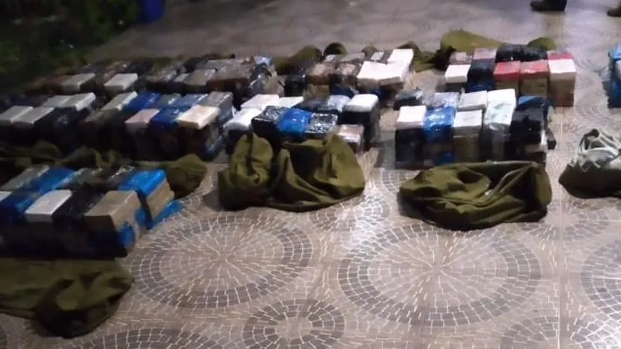 Decomisan más de 500 paquetes de droga en un puerto de la capital